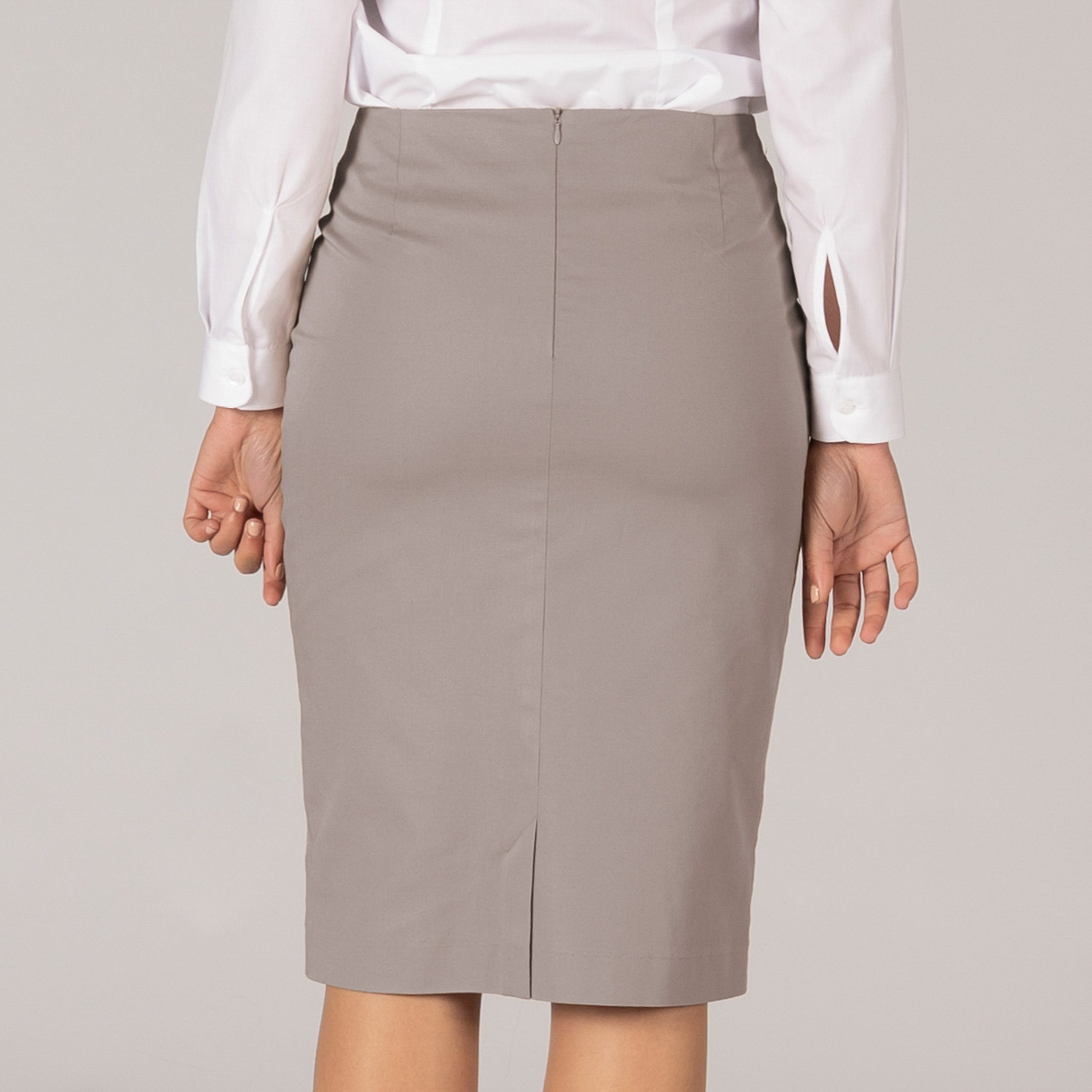 FALDA CON BOLSILLOS COLD.Sin cinturilla, cremallera y aberturas traseras. 2 bolsillos en delantero. Largo aprox.: 65 cm. Prenda M1: ajustada. - Imagen 8