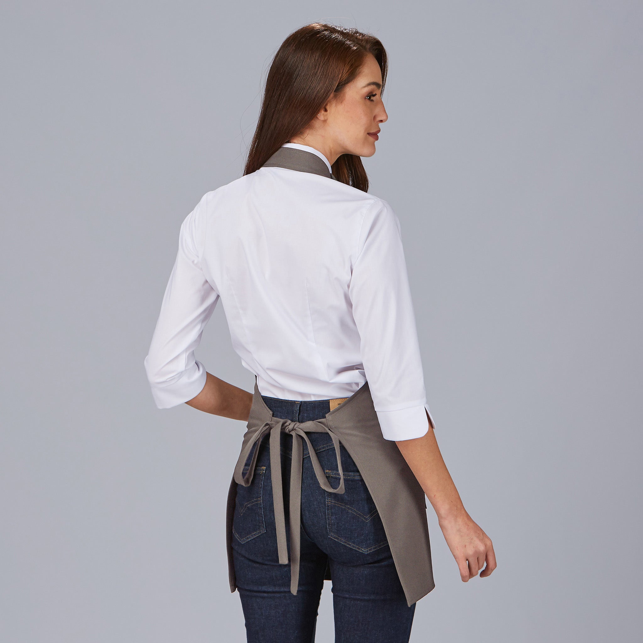 DELANTAL BISTRO SARGA POLIESTER 80X65 CM.1 bolsillo delantero. 1 bolsillo bolígrafo en pecho. Sistema de cierre con botón de pastilla. 80x65 cm. - Imagen 8