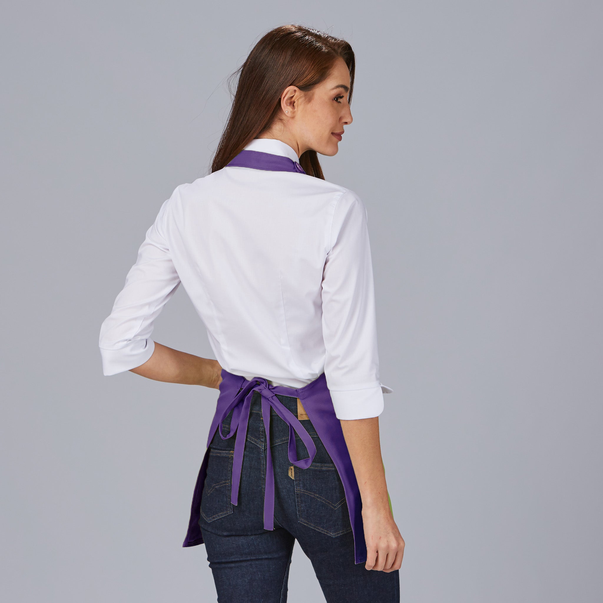 DELANTAL BISTRO SARGA POLIESTER 80X65 CM.1 bolsillo delantero. 1 bolsillo bolígrafo en pecho. Sistema de cierre con botón de pastilla. 80x65 cm. - Imagen 48