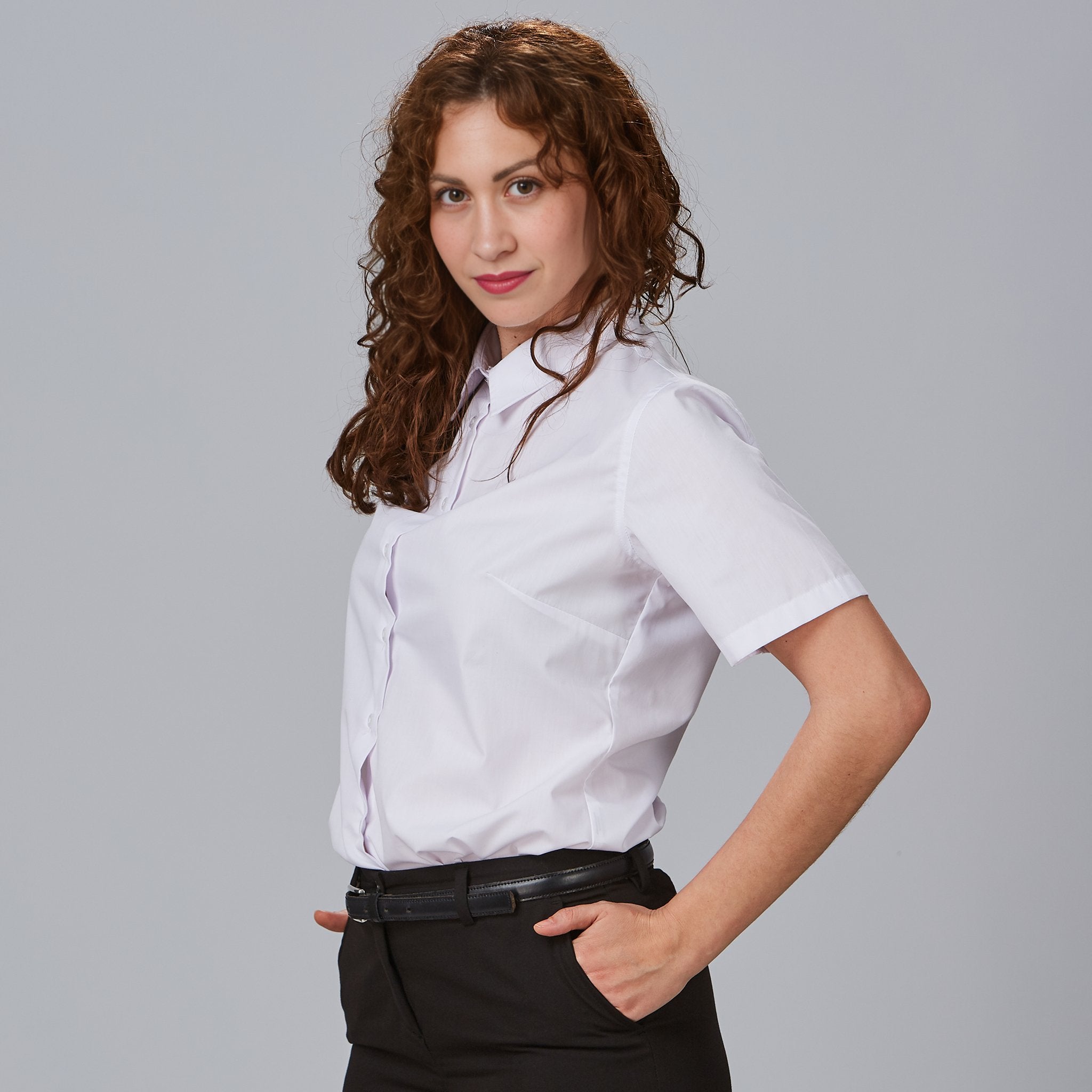 CAMISA MUJER M/C ELASTAN "RED LINE".Manga corta. Cuello camisero. Bolsillo de pecho adicional. Elysian. Pinzas en delantero y espalda. Largo aprox.: 65 cm. M2 SEMI AJUSTADA. - Imagen 5