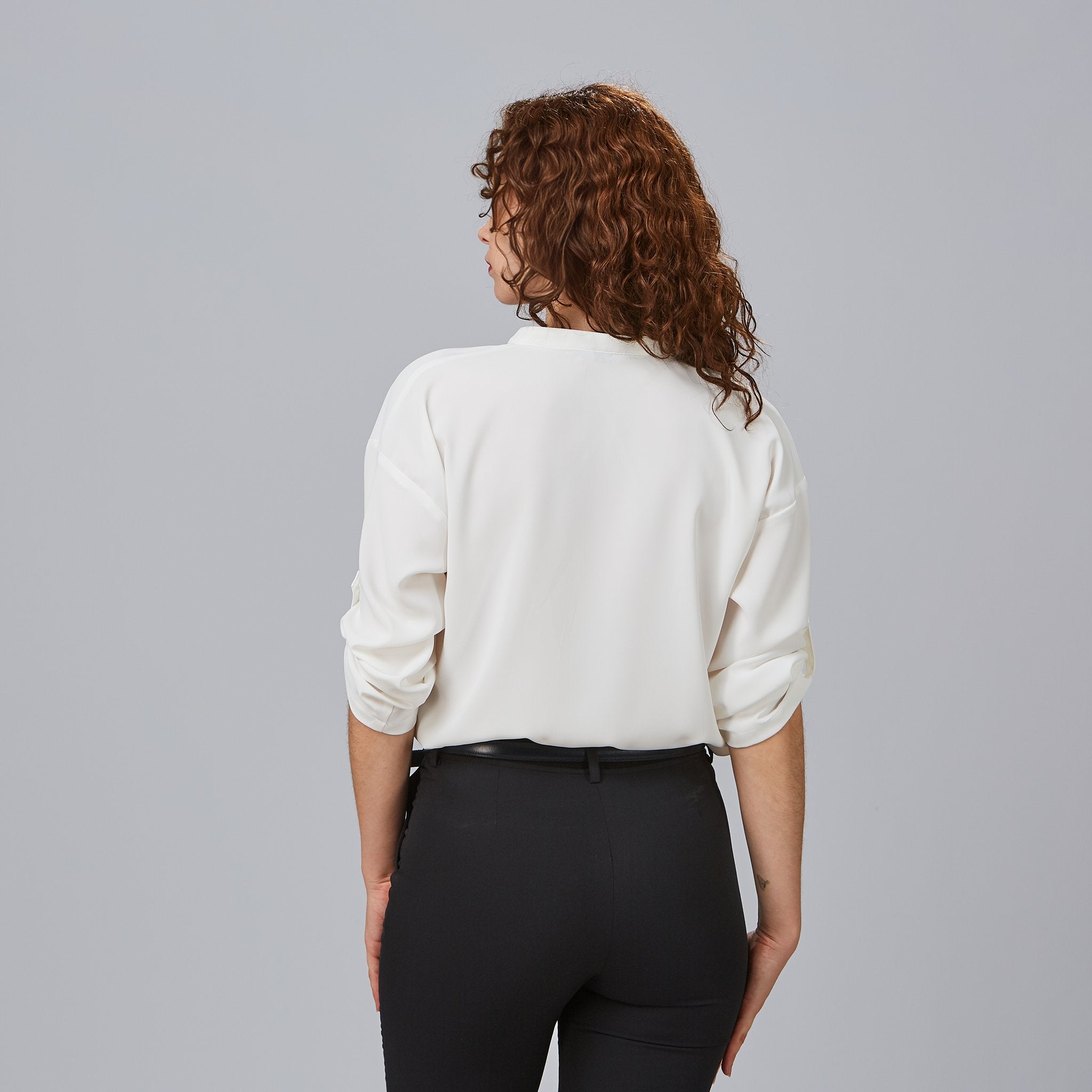 BLUSA MUJER MANGA ROLL UP MICAELA.Manga regulable, botón presión. Plana lisa. Breeze. Largo aprox.: 66 cm. M3: HOLGADA. - Imagen 7