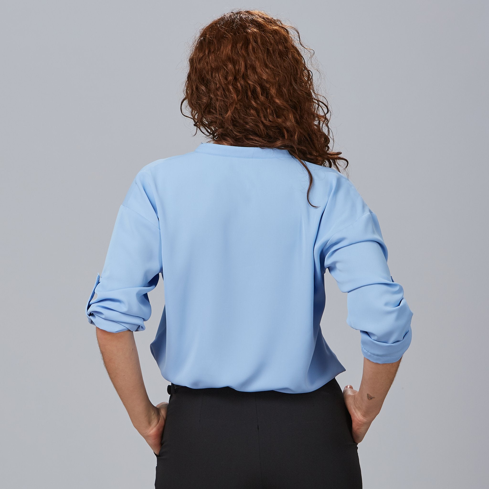 BLUSA MUJER MANGA ROLL UP MICAELA.Manga regulable, botón presión. Plana lisa. Breeze. Largo aprox.: 66 cm. M3: HOLGADA. - Imagen 15