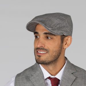 GORRA UNISEX CHEVIOT.Prenda UNISEX. Ajustable con goma en trasero Forro estampado. Talla única. Contorno aprox.: 58 cm.