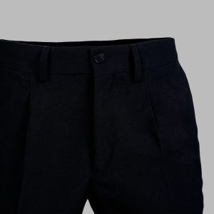 PANTALON CAMARERO CON PINZA.2 bolsillos tipo francés, 1 trasero y 1 relojero. Trabillas en cintura. Largo aprox.: 110 cm. Prenda H2: semi ajustado.