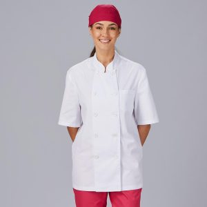 CHAQUETA COCINA UNISEX SARGA BLANCA M/C.Botones de pastilla. Bolsillo en pecho izquierdo. Largo aprox.: 72 cm. Prenda H2: semi ajustada